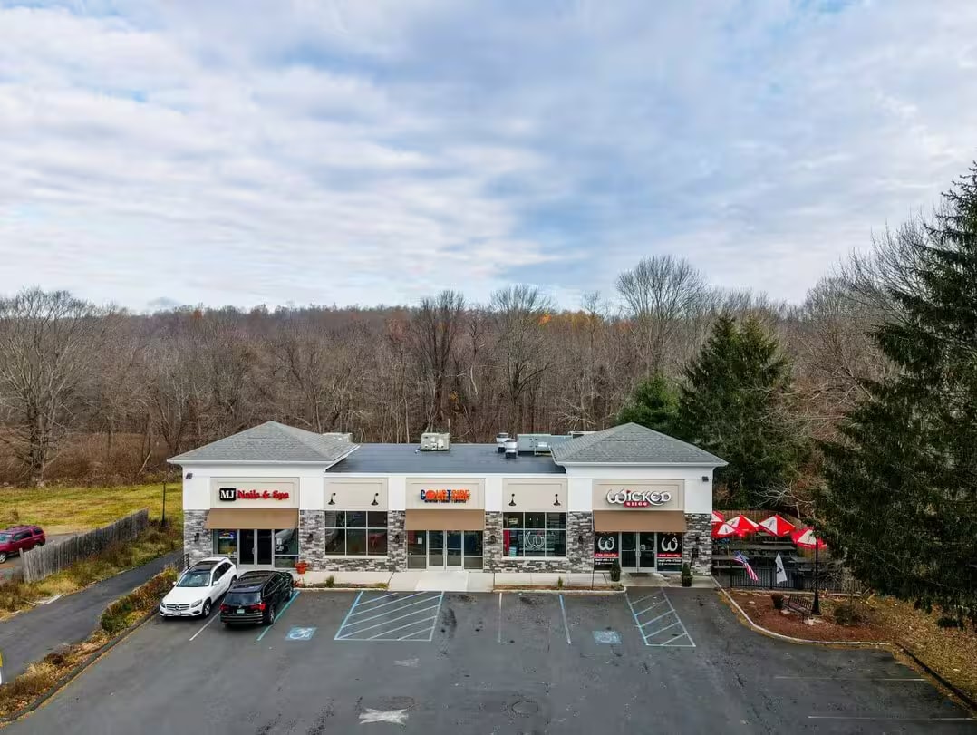 Vinton Village Portfolio Sale portfolio of 3 properties for sale on LoopNet.co.uk Primary Photo- Image 1 of 4