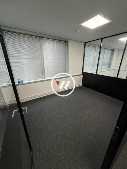 Office in Villepinte to rent - Interior Photo - Image 2 of 4