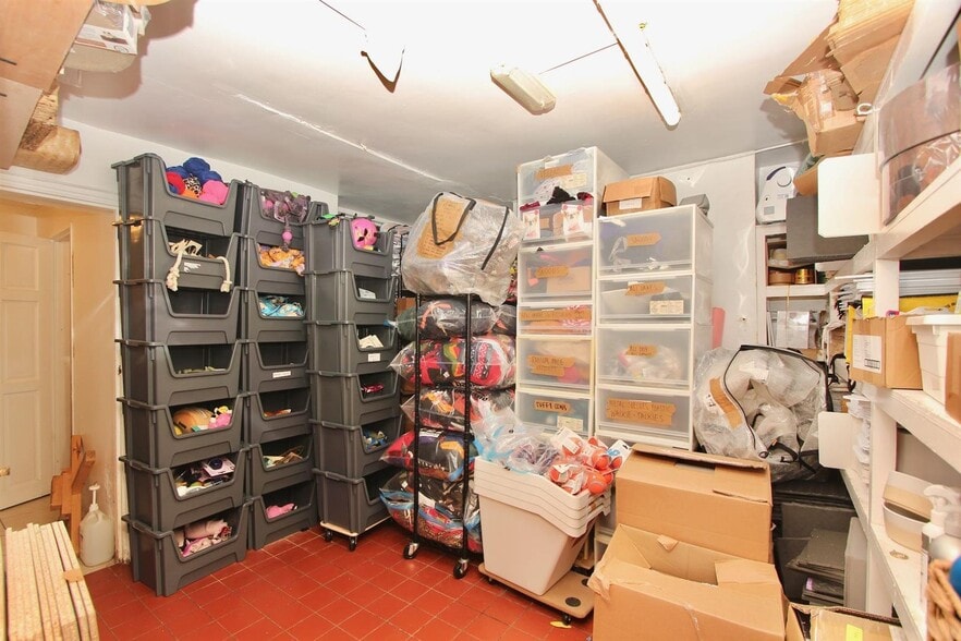 54 Stoke Newington Church St, London to rent - Interior Photo - Image 3 of 7