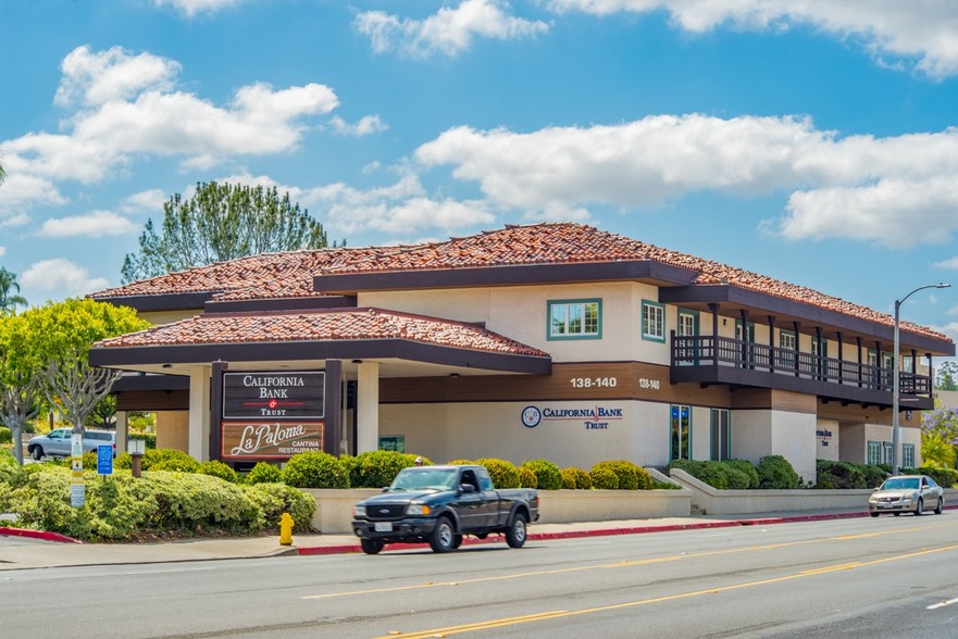 138-140 Civic Center Dr, Vista, CA for rent - Building Photo - Image 1 of 6