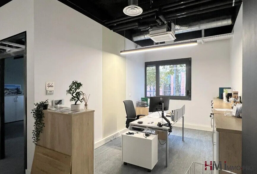 Office in Rouen to rent - Interior Photo - Image 2 of 10