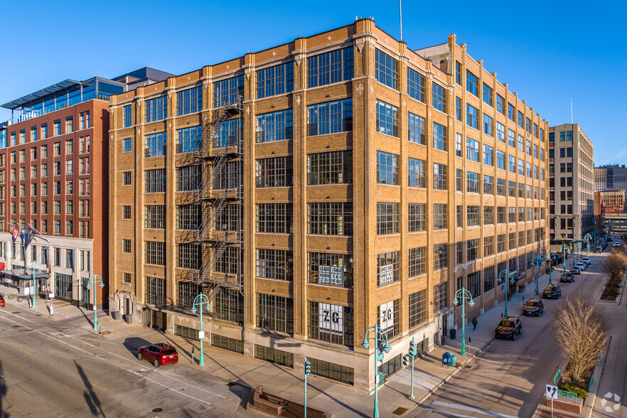 219-239 N Milwaukee St, Milwaukee, WI for rent - Building Photo - Image 1 of 6