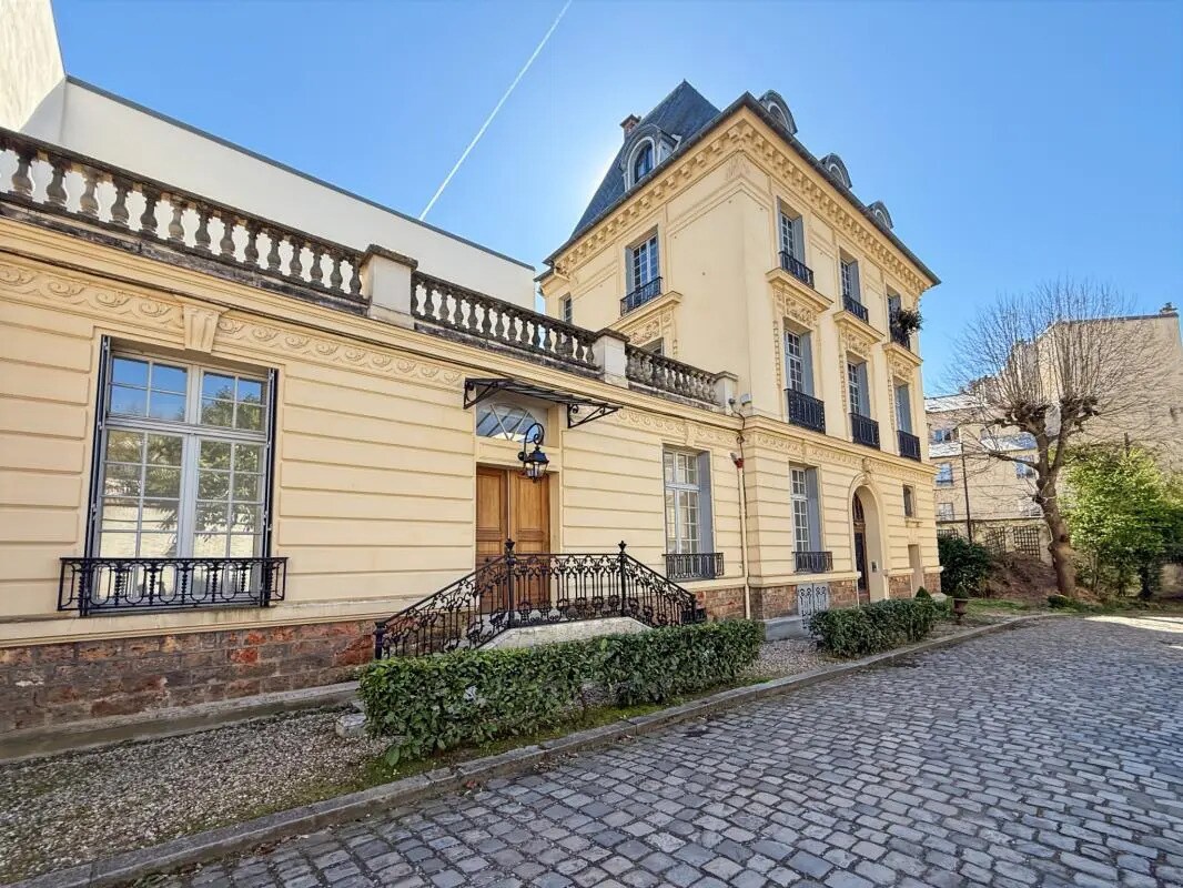 Light Industrial in Versailles for sale Building Photo- Image 1 of 7