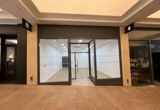 Tunsgate, Guildford to rent Building Photo- Image 1 of 1