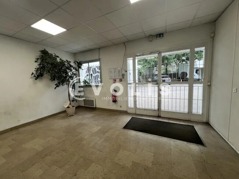 Office in Fontenay-sous-Bois to rent - Lobby - Image 2 of 22