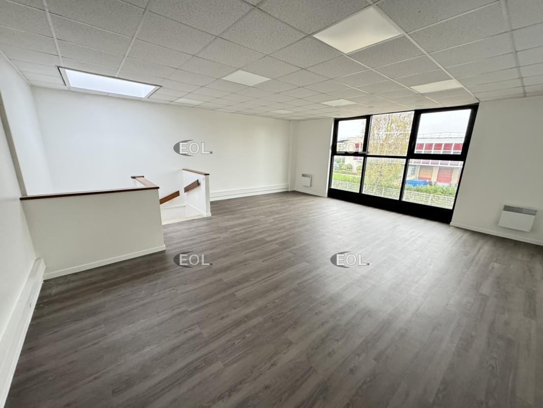 Light Industrial in Coignières to rent Interior Photo- Image 1 of 12