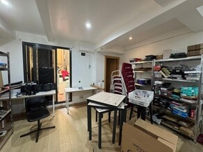 Retail in Barcelona, Barcelona to rent Interior Photo- Image 2 of 10