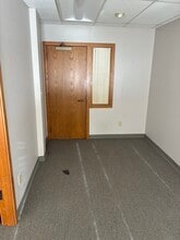 7981 168th Ave NE, Redmond, WA to rent Interior Photo- Image 2 of 3