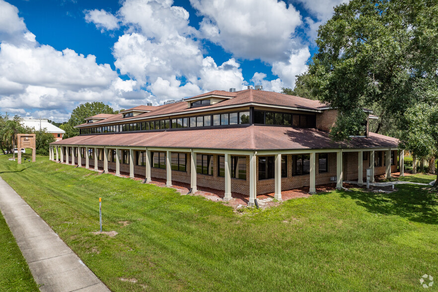 2701 W Busch Blvd, Tampa, FL for rent - Building Photo - Image 3 of 9