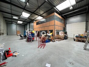 Light Industrial in Chaponost to rent Interior Photo- Image 1 of 7