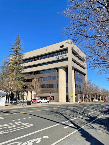 50 Old Courthouse Sq, Santa Rosa, CA for rent - Building Photo - Image 1 of 3