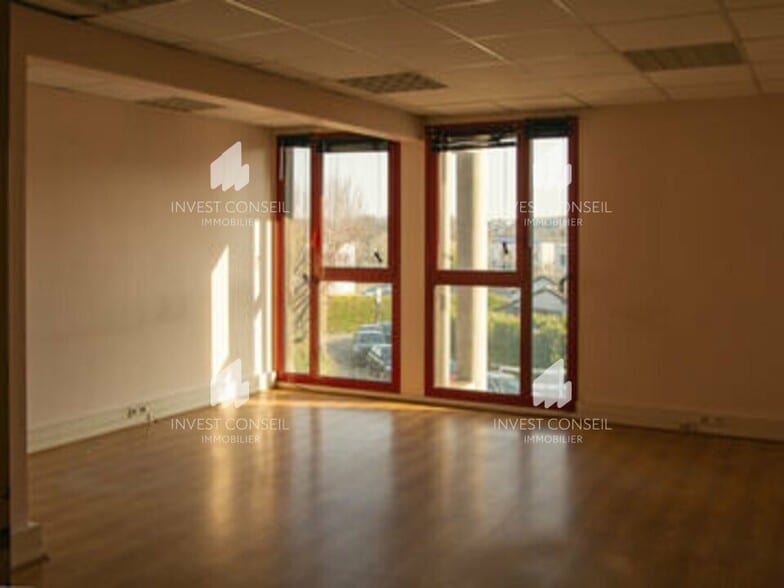2 Allée De La Gare, Bouffémont to rent - Building Photo - Image 3 of 6