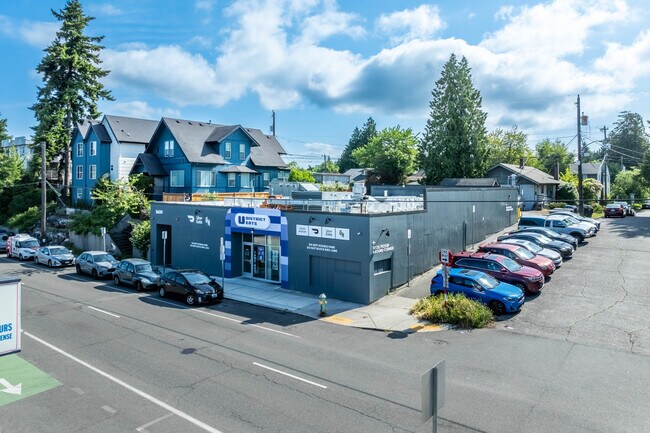 More details for 5600 Roosevelt Way, Seattle, WA - Retail to Rent