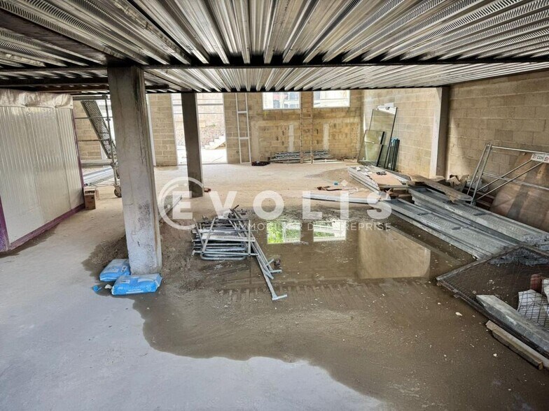 Light Industrial in Montreuil to rent - Interior Photo - Image 2 of 4