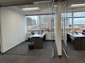 501 E Kennedy Blvd, Tampa, FL to rent Interior Photo- Image 2 of 3