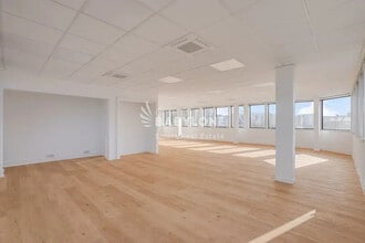 Office in Malakoff to rent Interior Photo- Image 2 of 9