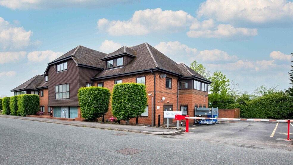 Fishponds Rd, Wokingham for sale - Building Photo - Image 1 of 1