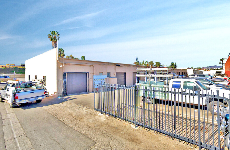 8124-8142 Orion Ave, Van Nuys, CA for rent - Building Photo - Image 2 of 5