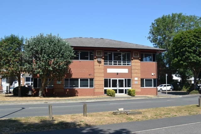 Herriard House, Mill Ln, Alton to rent - Building Photo - Image 2 of 10