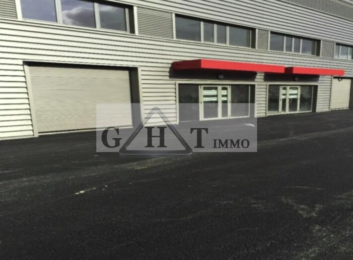 Industrial in Villeneuve-la-Garenne to rent Building Photo- Image 1 of 3