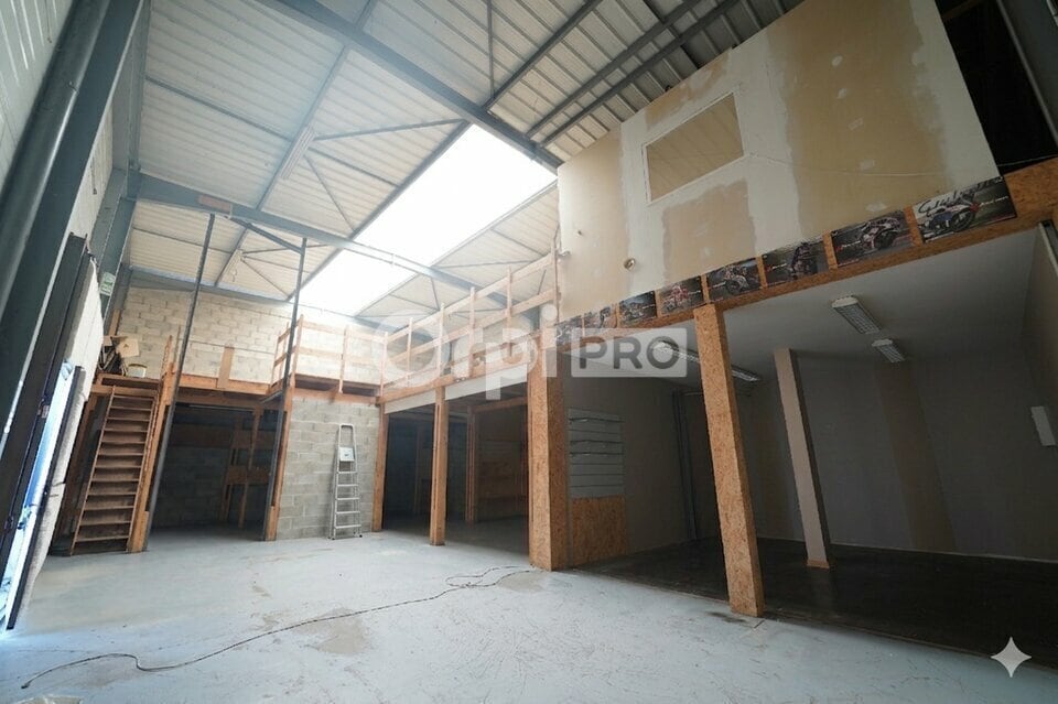 40 Allée Des Pres Rouets, Messimy to rent Interior Photo- Image 1 of 8