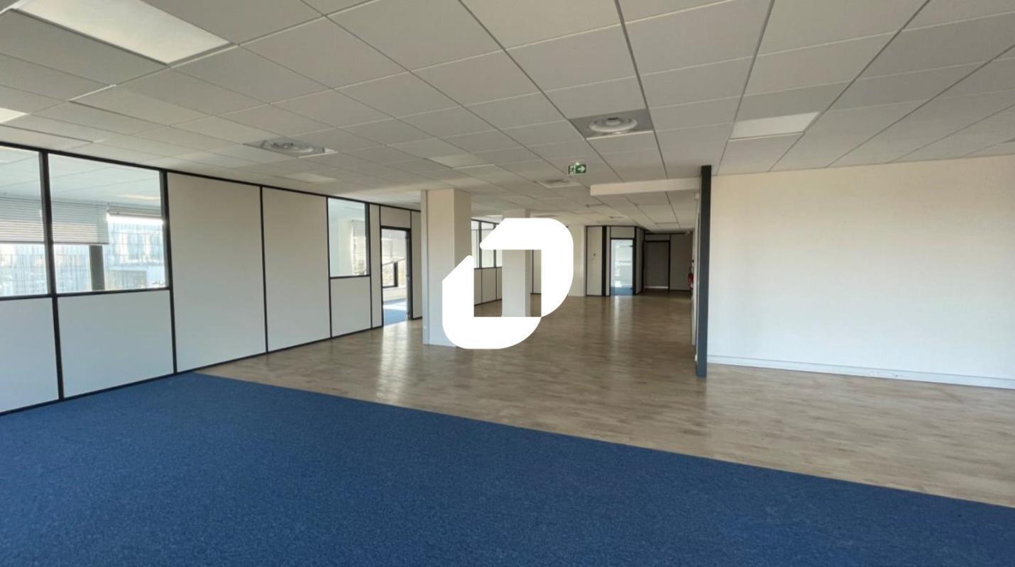 Office in Jossigny to rent Building Photo- Image 1 of 25