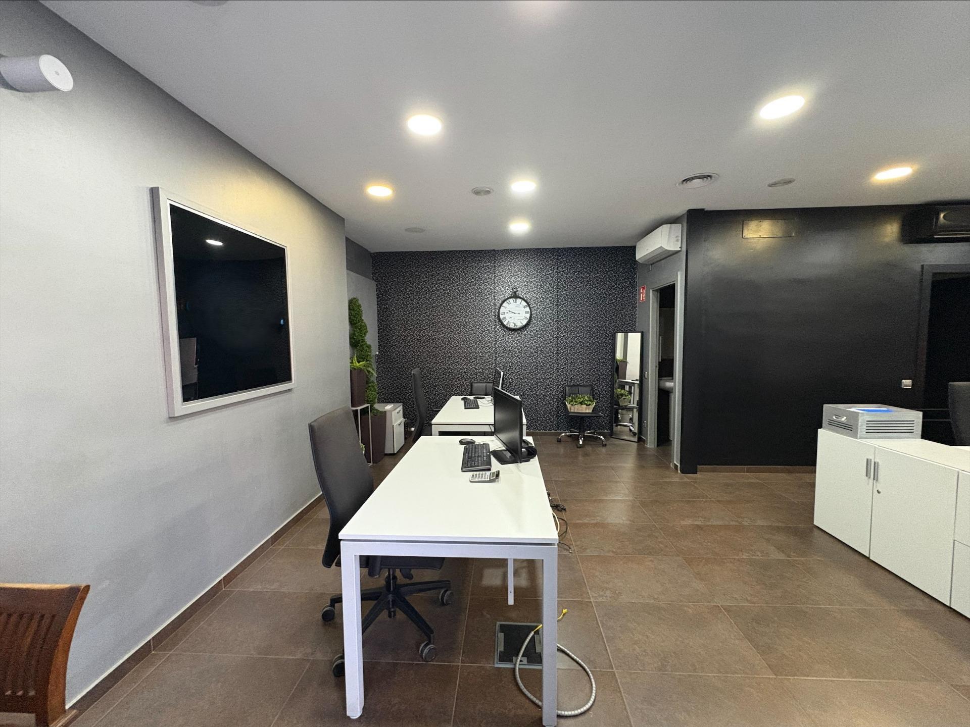 Retail in Montcada i Reixac, Barcelona to rent Interior Photo- Image 1 of 4