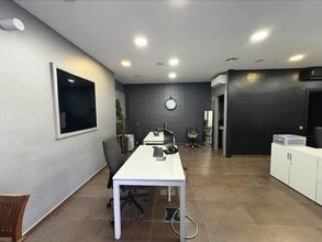 Retail in Montcada i Reixac, Barcelona to rent Interior Photo- Image 1 of 4