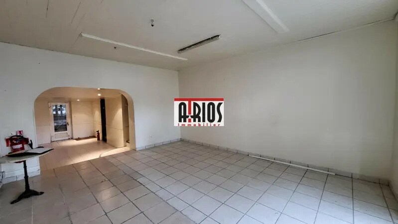 Retail in Aubagne to rent - Interior Photo - Image 3 of 3