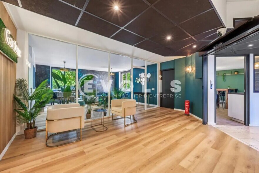 Office in Lognes to rent - Interior Photo - Image 1 of 12