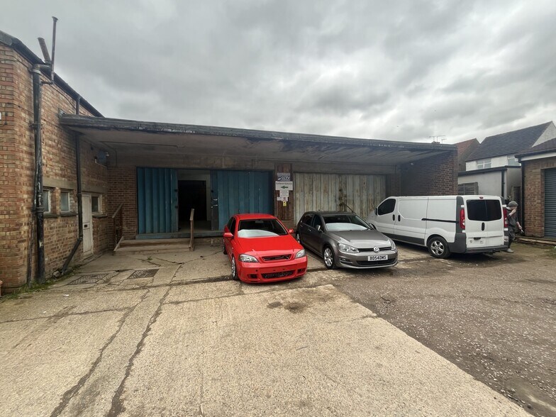 11A Pickford Rd, St Albans for sale - Primary Photo - Image 1 of 1