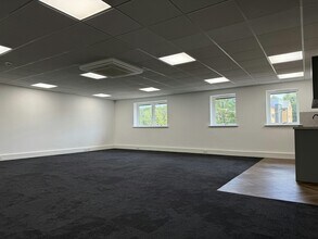 Royds Hall Rd, Leeds to rent Interior Photo- Image 1 of 6