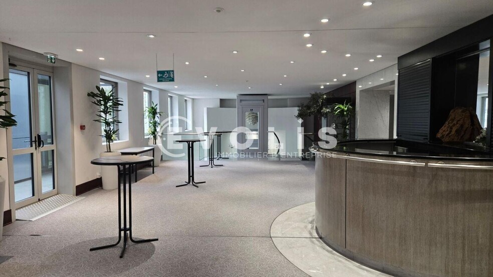 39-41 Rue Louis Blanc, Courbevoie to rent - Building Photo - Image 2 of 15