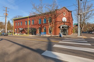 2393 NE Fremont St, Portland, OR for rent Building Photo- Image 1 of 12