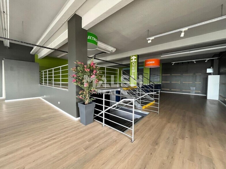 Retail in Caluire-et-Cuire to rent - Interior Photo - Image 3 of 13