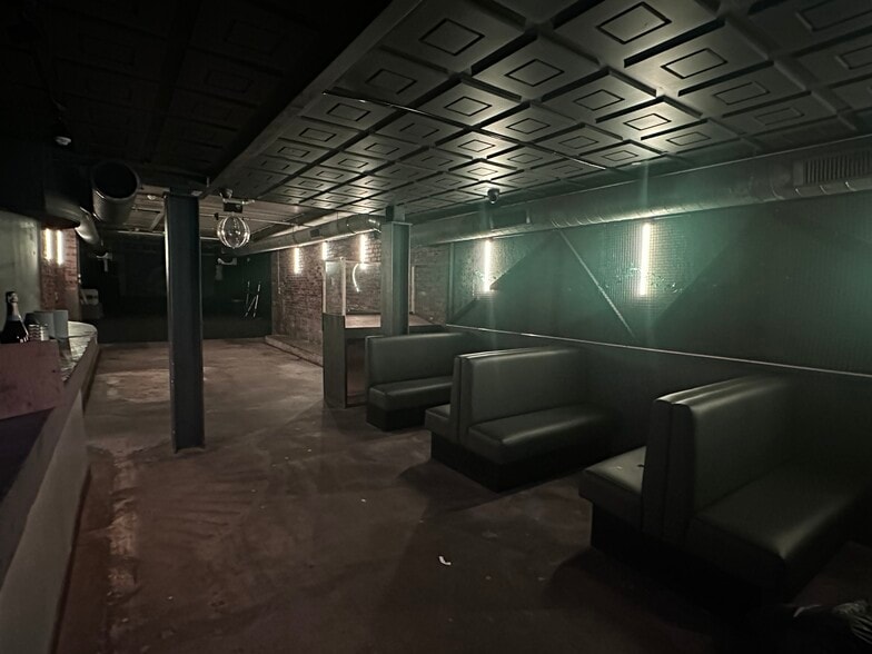 315-323 Sauchiehall St, Glasgow to rent - Building Photo - Image 3 of 8