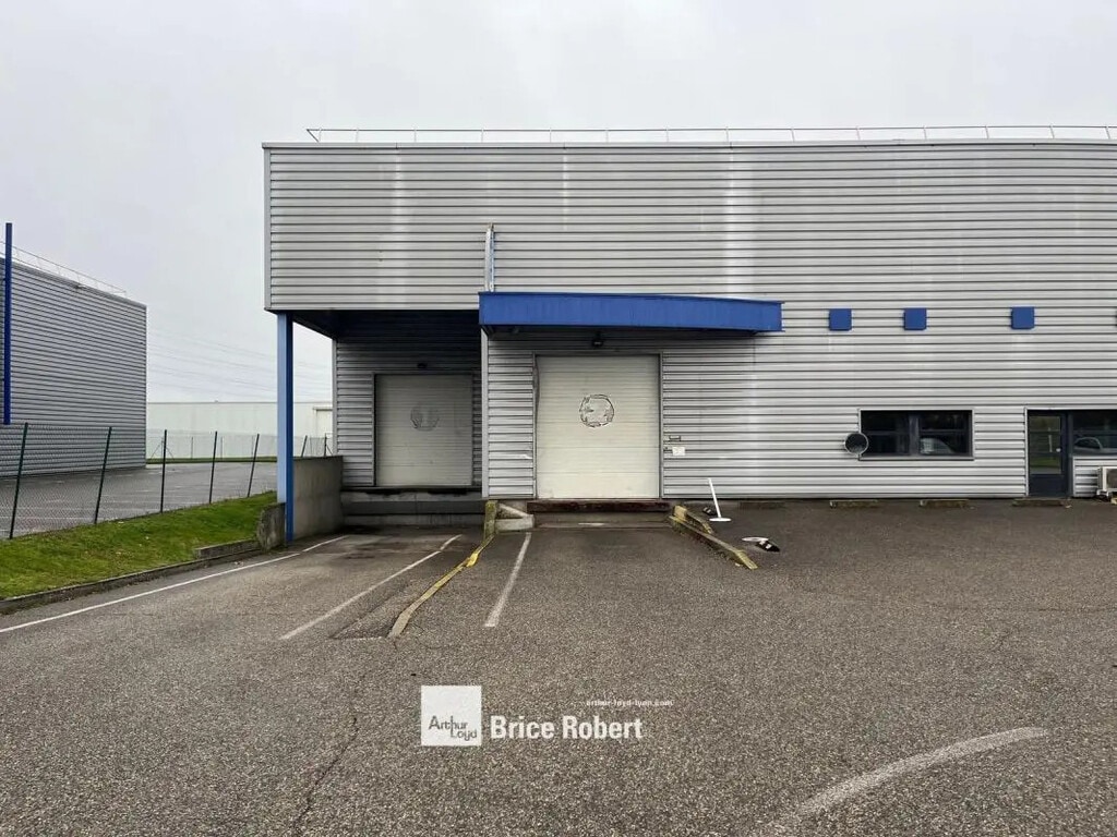 Location Local d'activités 2 338 m² - Photo 1