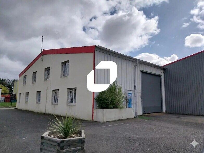 Light Industrial in Carquefou to rent - Building Photo - Image 1 of 7