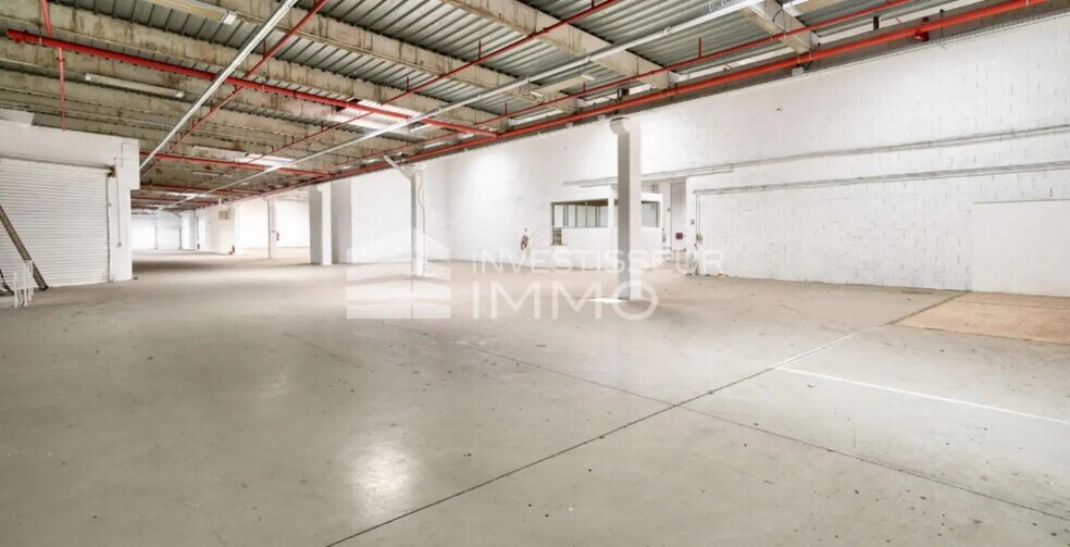 Light Industrial in Croissy-Beaubourg to rent - Interior Photo - Image 3 of 9