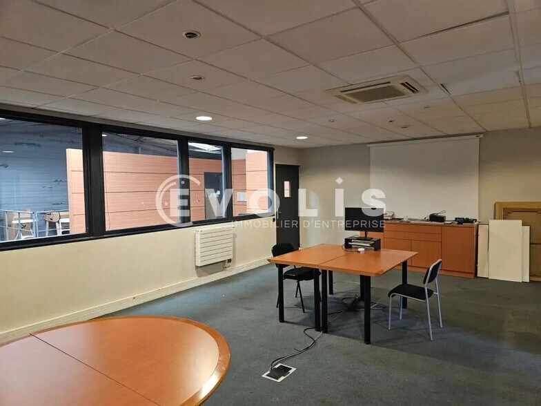 Light Industrial in Palaiseau for sale - Interior Photo - Image 3 of 10