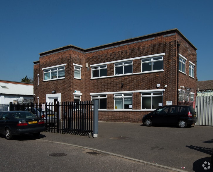 18 Raven Rd, London for sale - Primary Photo - Image 1 of 1