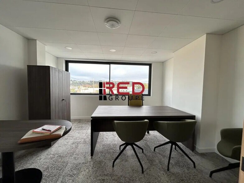 Office in Vitrolles to rent - Building Photo - Image 2 of 8