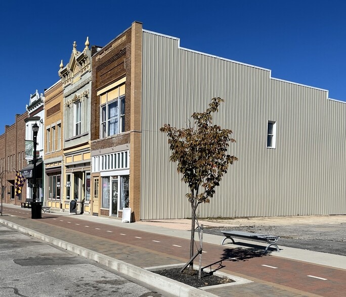 16-18-20 W Washington St, Sullivan, IN for sale - Building Photo - Image 2 of 17