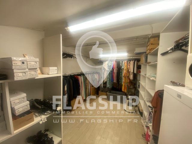 Retail in Nanterre to rent - Building Photo - Image 2 of 7