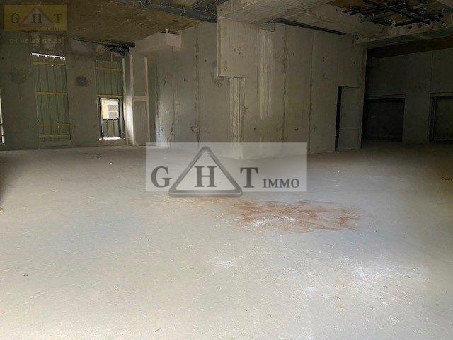 Retail in Ivry-sur-Seine to rent - Interior Photo - Image 3 of 3