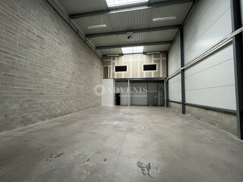 Light Industrial in Le Blanc-Mesnil to rent - Interior Photo - Image 3 of 12