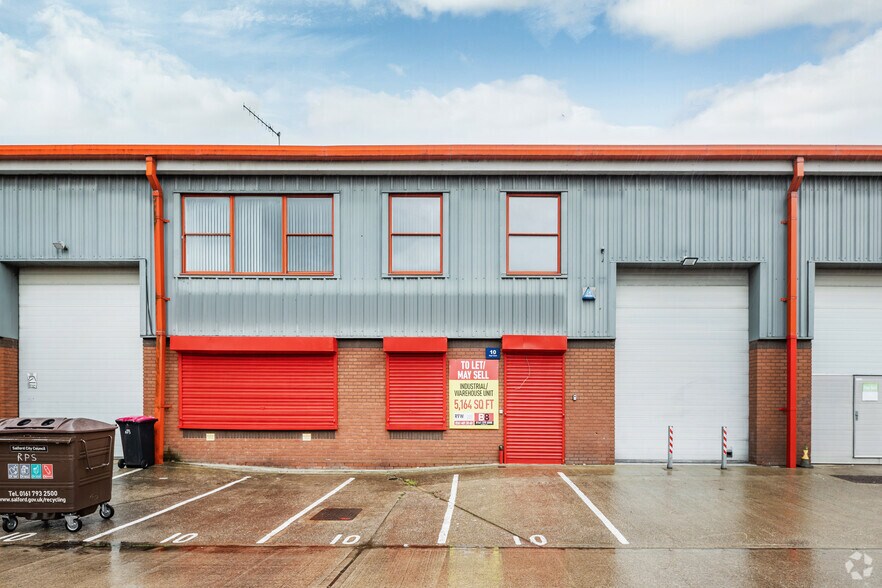 Waters Edge, Salford to rent - Building Photo - Image 2 of 5