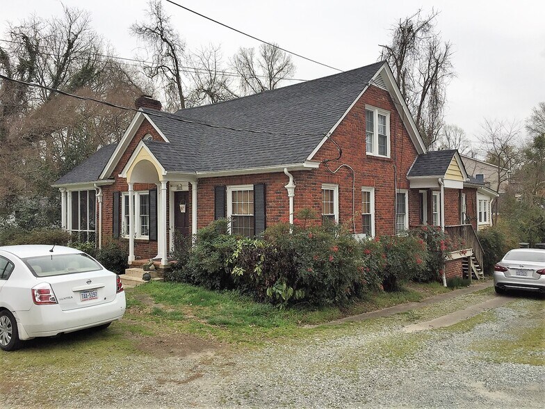 1821 Walker Ave, Greensboro 27403 UK