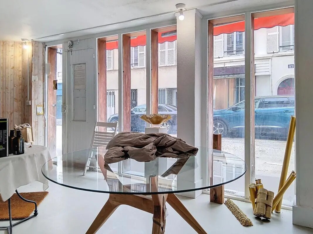 Retail in Paris for sale Interior Photo- Image 1 of 6