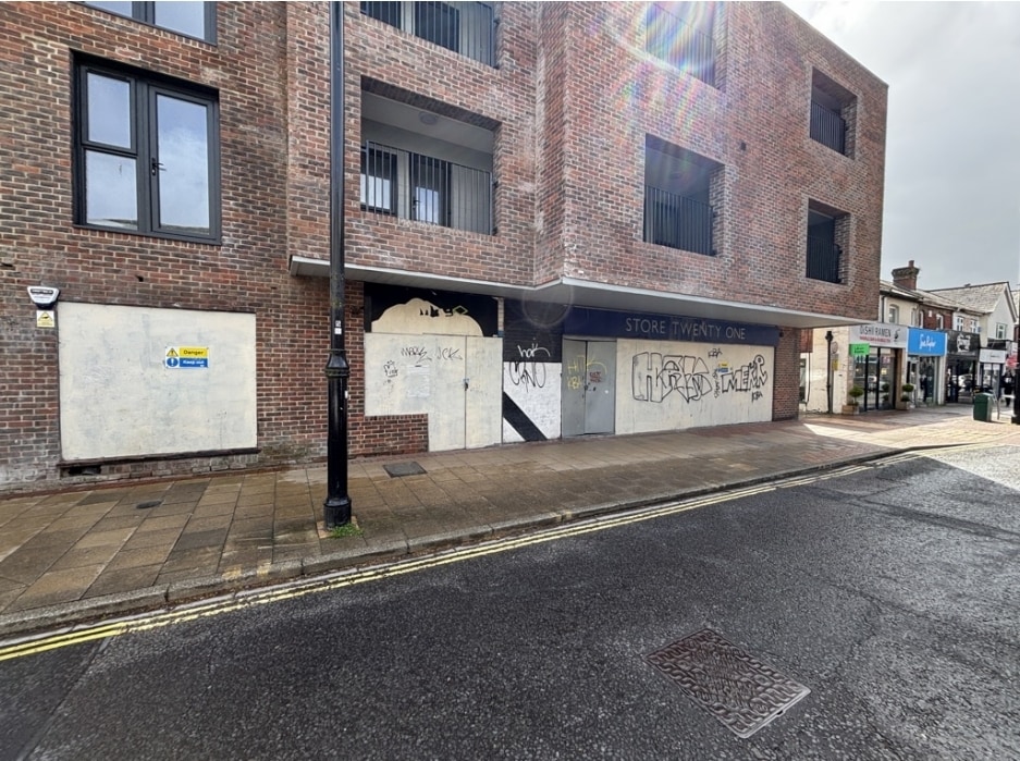 1 Market St, Eastleigh to rent Building Photo- Image 1 of 3